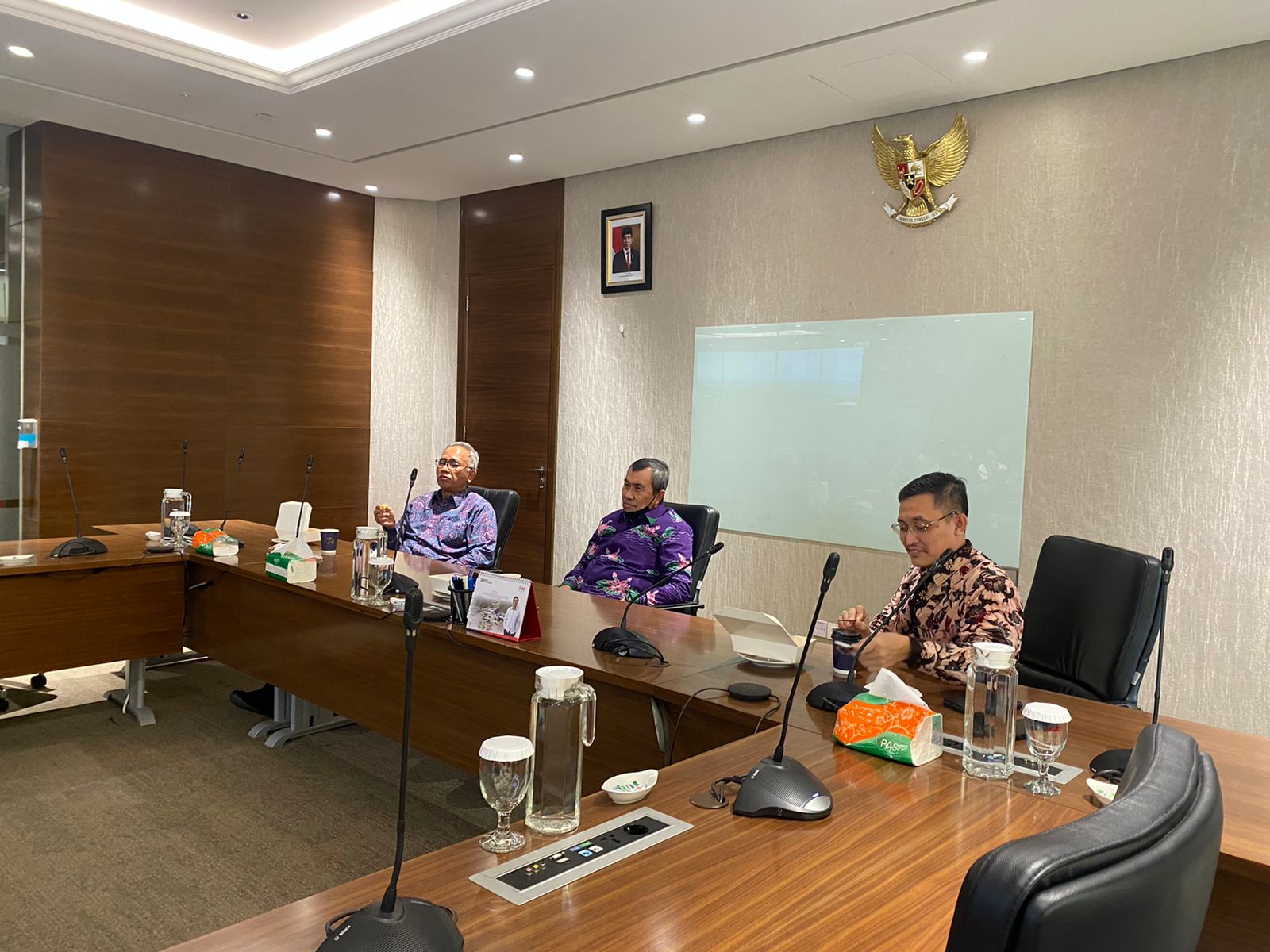 Gubernur Riau Syamsuar saat melakukan pertemuan dengan Dirut HK di Jakarta, Rabu (24/11/2021).